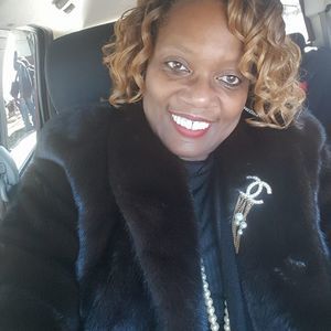 Meet your Posher, Dionne